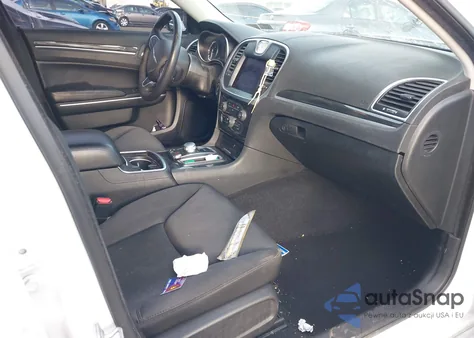 2022 Chrysler 300 Touring z USA, uszkodzony, nr VIN 2C3CCAAG6NH198791